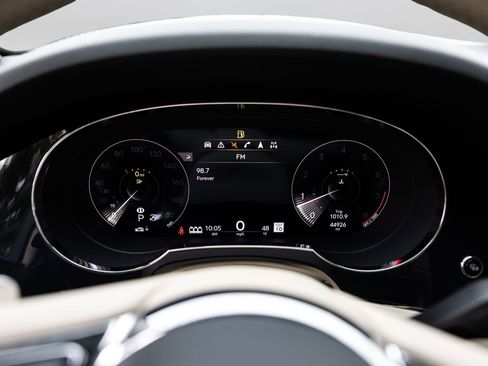 Used 2021 Bentley Bentayga w/ First Edition Specification AWD/4WD image 17