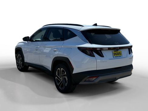 Certified 2025 Hyundai Tucson Limited AWD/4WD image 3