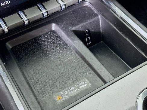 Used 2025 GMC Acadia Elevation image 32