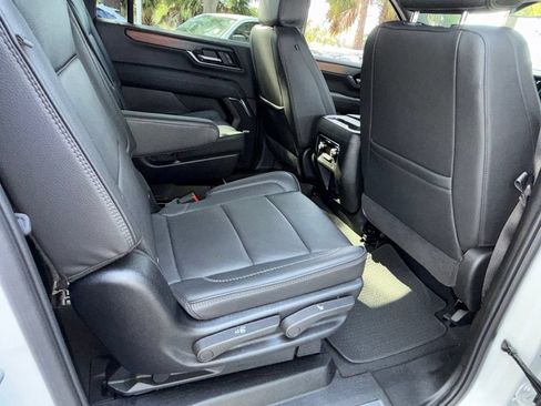 Used 2025 GMC Yukon XL Denali AWD/4WD image 22