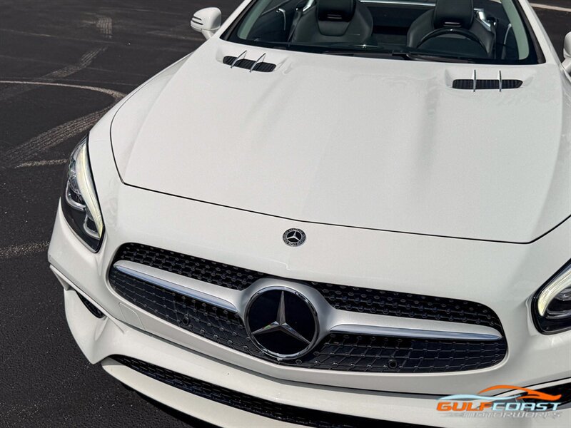 Used 2019 Mercedes-Benz SL 550 w/ Driver Assistance Package image 4