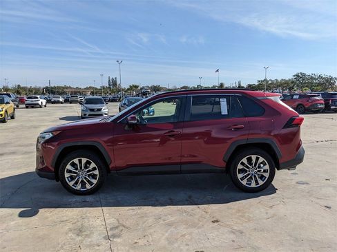 Used 2019 Toyota RAV4 XLE Premium image 6