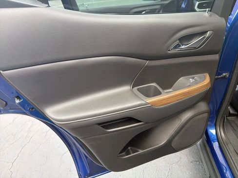 Certified 2023 GMC Acadia SLE w/ Driver Convenience Package image 11