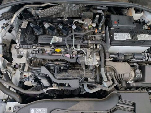 Used 2024 Toyota Corolla Cross XLE FWD image 33