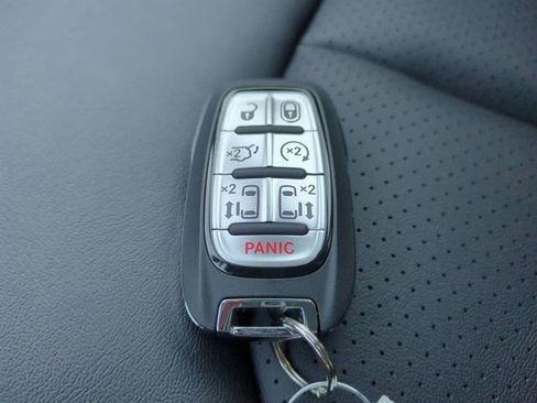 New 2026 Chrysler Pacifica Select FWD image 28