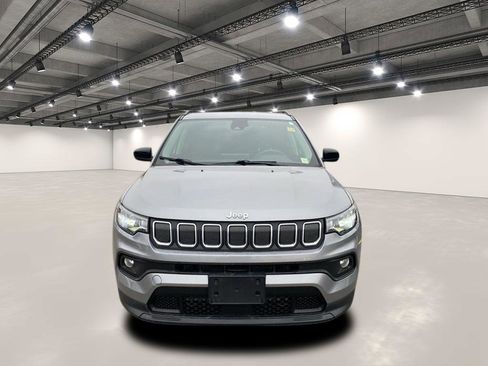 Used 2022 Jeep Compass Latitude w/ Convenience Group AWD/4WD image 2