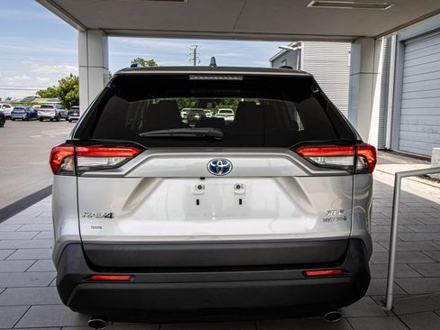 Used 2019 Toyota RAV4 XLE AWD/4WD image 16