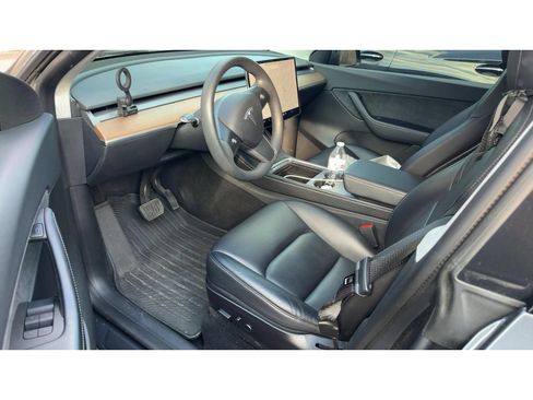 Used 2022 Tesla Model Y Long Range AWD/4WD image 5