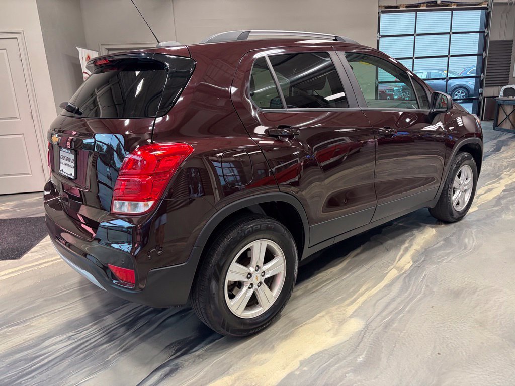 Used 2021 Chevrolet Trax LT w/ Premium Seat Package AWD/4WD image 27