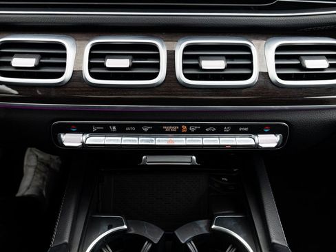Used 2024 Mercedes-Benz GLS 450 4MATIC image 17