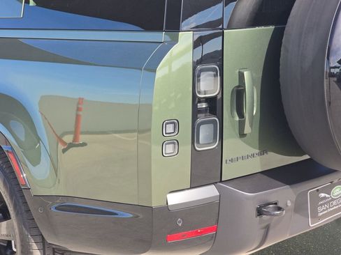 New 2026 Land Rover Defender 130 X-Dynamic SE image 36