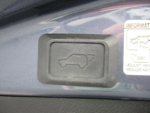 Used 2013 Toyota RAV4 Limited image 32