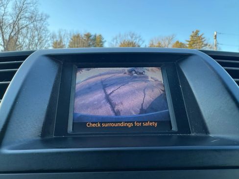 Used 2011 Toyota Highlander SE w/ Tow Pkg image 22