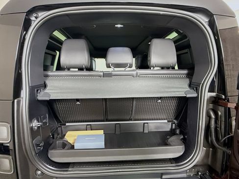 New 2026 Land Rover Defender 90 X-Dynamic SE AWD/4WD image 28