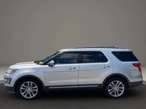 Used 2017 Ford Explorer Limited w/ Equipment Group 301A FWD image 6