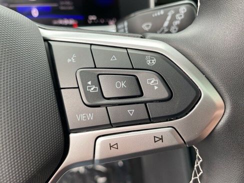 New 2025 Volkswagen Taos SE image 32