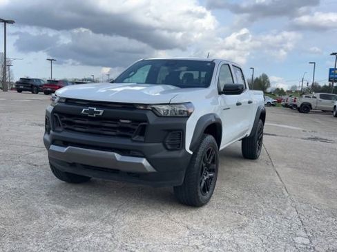 Used 2023 Chevrolet Colorado Trail Boss w/ Advanced Trailering Package AWD/4WD image 4