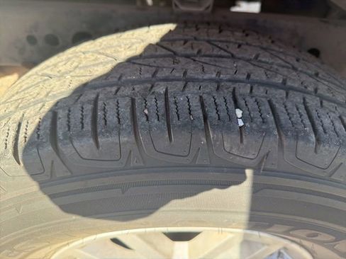 Used 2019 Nissan Frontier SV image 14