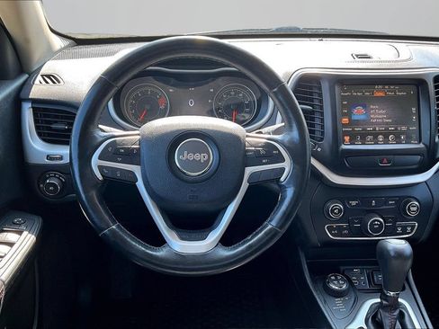 Used 2016 Jeep Cherokee Trailhawk w/ Cold Weather Group AWD/4WD image 8