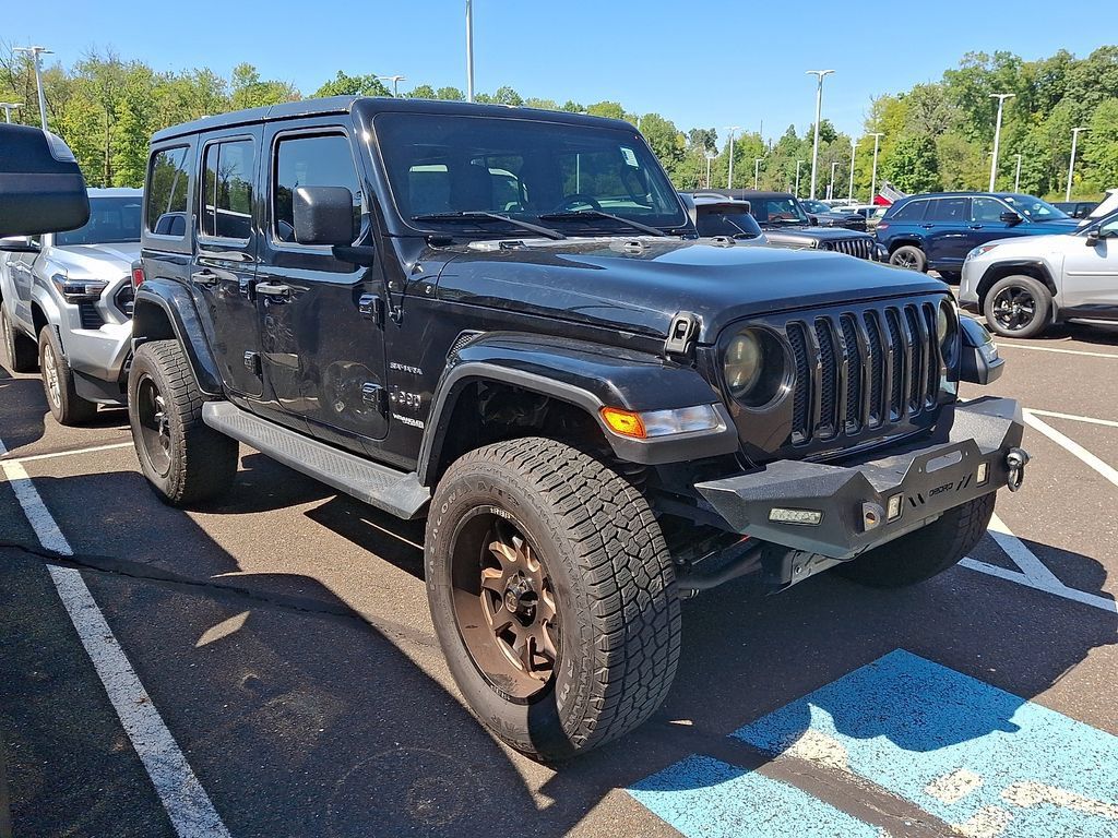 Used 2018 Jeep Wrangler Unlimited Sahara AWD/4WD image 4