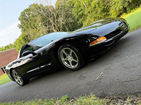 Used 2004 Chevrolet Corvette Coupe RWD image 26