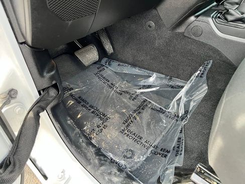 Used 2023 Jeep Gladiator Overland image 12