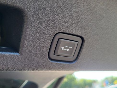 Used 2024 Chevrolet Traverse RS FWD image 5
