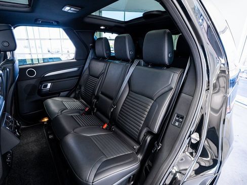 Used 2024 Land Rover Discovery Dynamic SE image 53