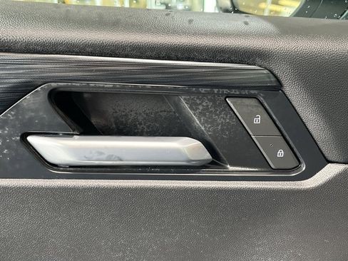 Used 2025 GMC Acadia Elevation image 28