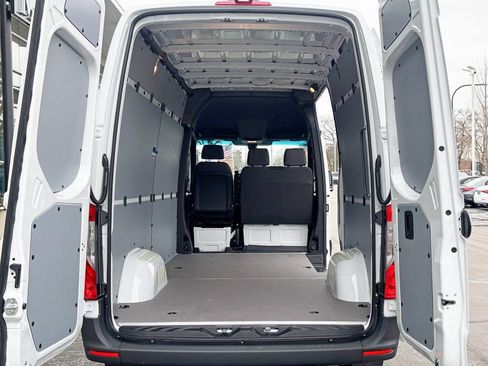 Used 2026 Mercedes-Benz Sprinter 2500 image 5
