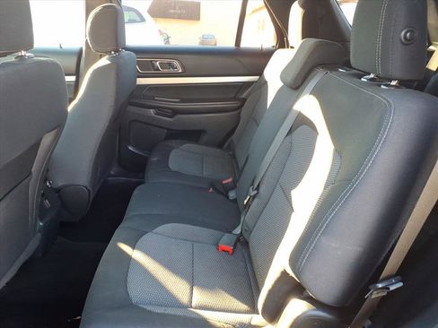 Used 2016 Ford Explorer XLT image 4