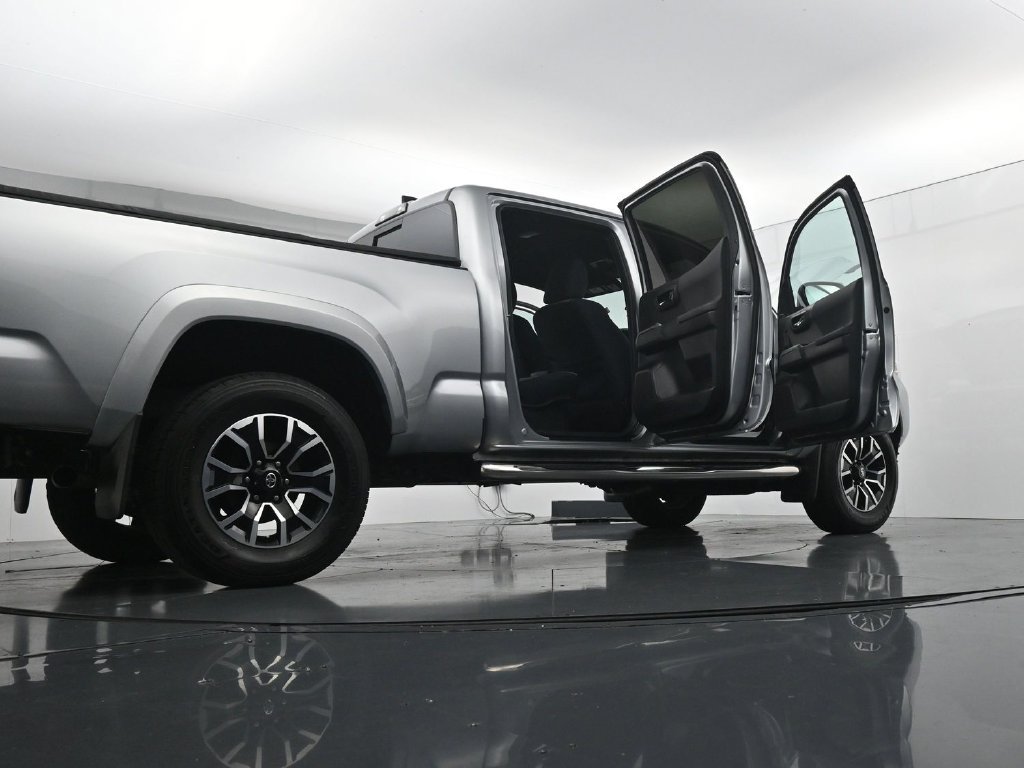 Used 2022 Toyota Tacoma TRD Sport AWD/4WD image 43
