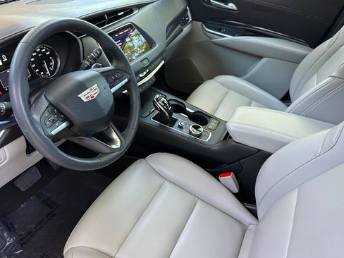 Used 2023 Cadillac XT4 Luxury w/ Cold Weather Package AWD/4WD image 4