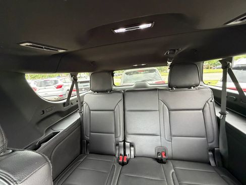 Used 2021 GMC Yukon XL Denali w/ Denali Premium Package AWD/4WD image 25