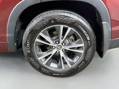 Used 2016 Toyota Highlander XLE AWD/4WD image 30
