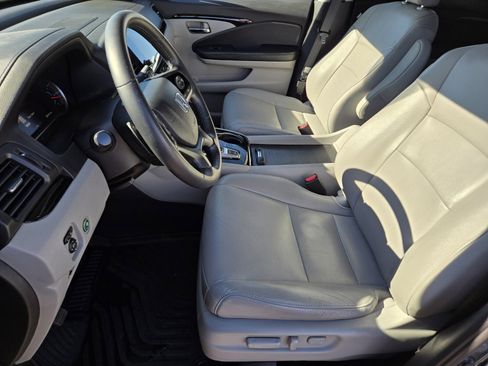 Used 2020 Honda Pilot Touring image 11