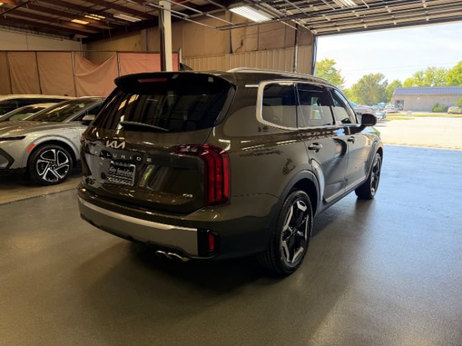 Used 2025 Kia Telluride S AWD/4WD image 5