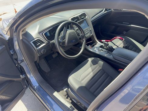 Used 2019 Ford Fusion SE FWD image 5