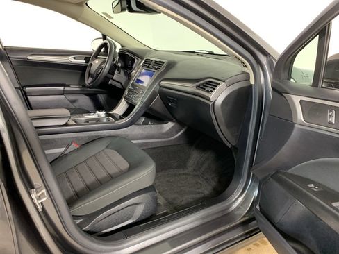 Used 2020 Ford Fusion SE image 36