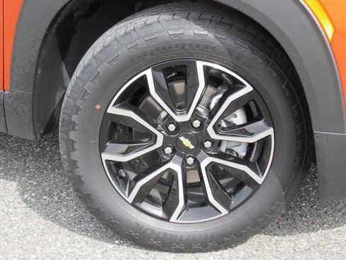 Used 2023 Chevrolet TrailBlazer ACTIV w/ Sun and Liftgate Package image 7