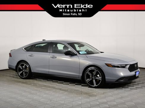 Used 2025 Honda Accord Sport image 1