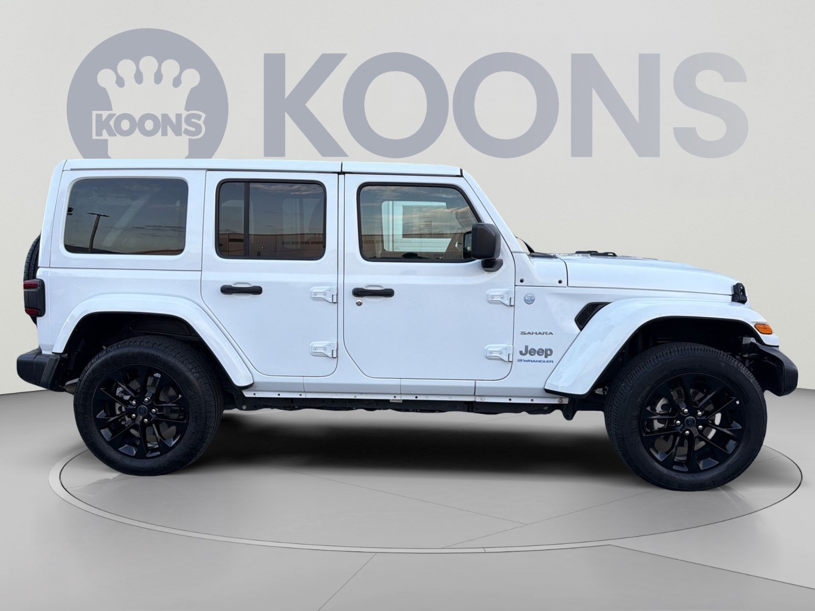 Used 2024 Jeep Wrangler Unlimited Sahara AWD/4WD image 8