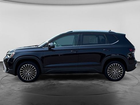 Used 2025 Volkswagen Taos SE FWD image 5