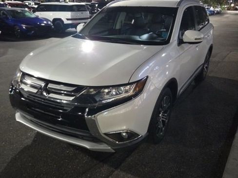 Used 2017 Mitsubishi Outlander SEL image 3