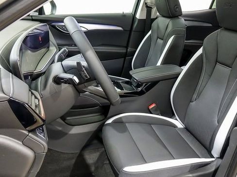 New 2025 Buick Envision Sport Touring image 8