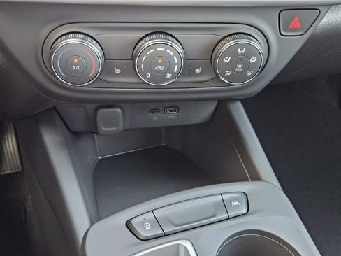 New 2026 Chevrolet Trax LS w/ LS Convenience Package FWD image 20