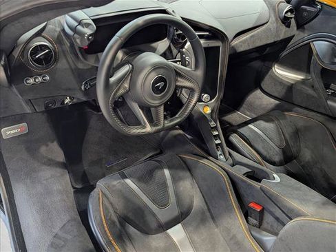 Used 2025 McLaren 750S image 9