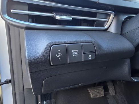 Used 2025 Hyundai Elantra Blue image 30