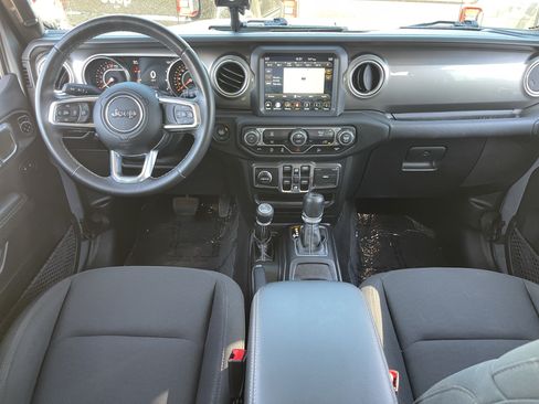 Used 2018 Jeep Wrangler Unlimited Sahara w/ Uconnect 4C Nav & Sound Group AWD/4WD image 14