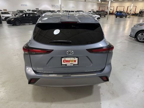 Used 2024 Toyota Highlander Platinum AWD/4WD image 7